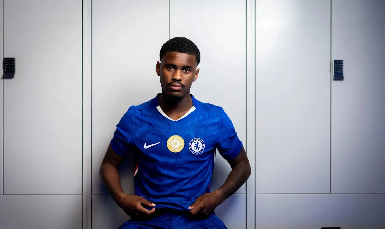 المدافع الهولندي يوريل هاتو (نادي تشيلسي) 