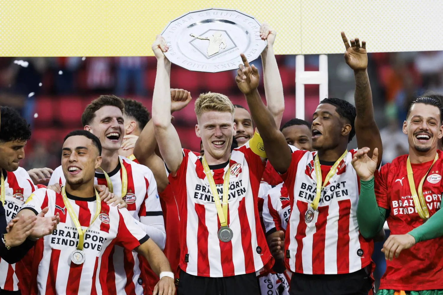 آيندهوفن يتوج بلقب كأس السوبر الهولندية (أ.ف.ب)
