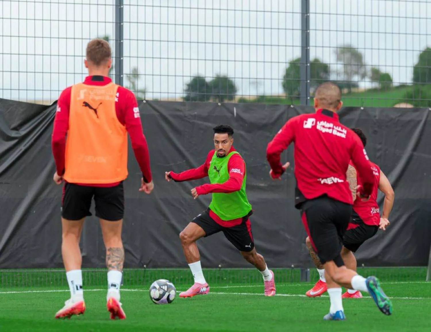 شارك قائد الفريق سالم الدوسري في التدريبات الجماعية وذلك بعد أن أنهى برنامجه التأهيلي (نادي الهلال)