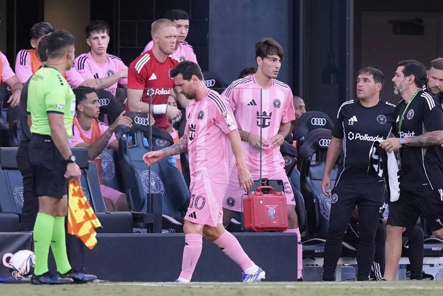  Inter Miami forward Lionel Messi (10) walks off the pitch after leaving the game during the first half of a Leagues Cup soccer match against Necaxa, Saturday, Aug. 2, 2025, in Fort Lauderdale, Fla. (AP) 