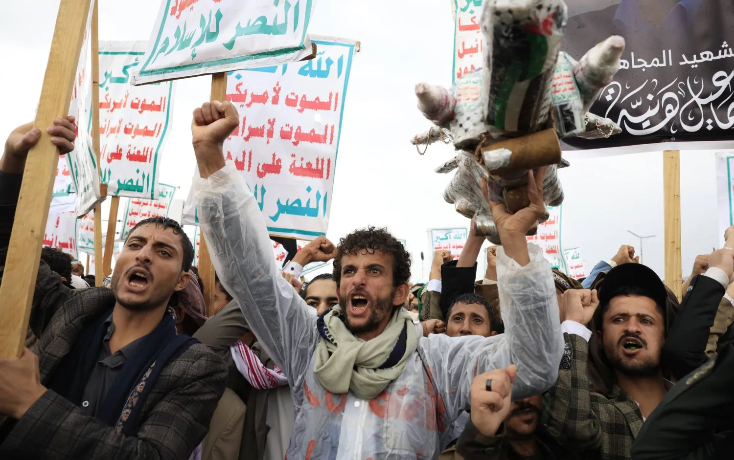 الجماعة الحوثية تخشى من انتفاضة شعبية بسبب سياسة القمع والتجويع وحملات الاعتقال (إ.ب.أ)