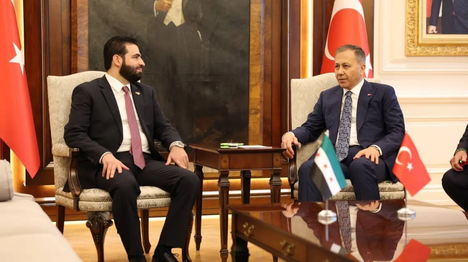 وزير الداخلية السوري أنس خطاب مع نظيره التركي في أنقرة (سانا)