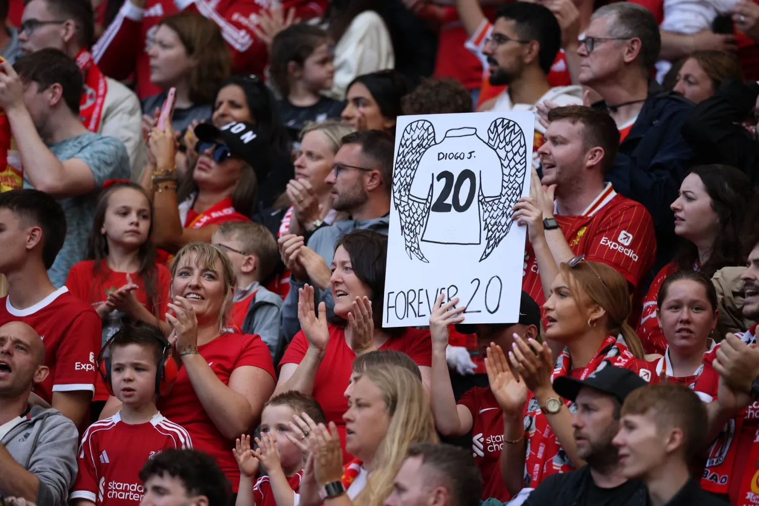 ليفربول احتفى بديوغو جوتا في ودية بلباو (إ.ب.أ)