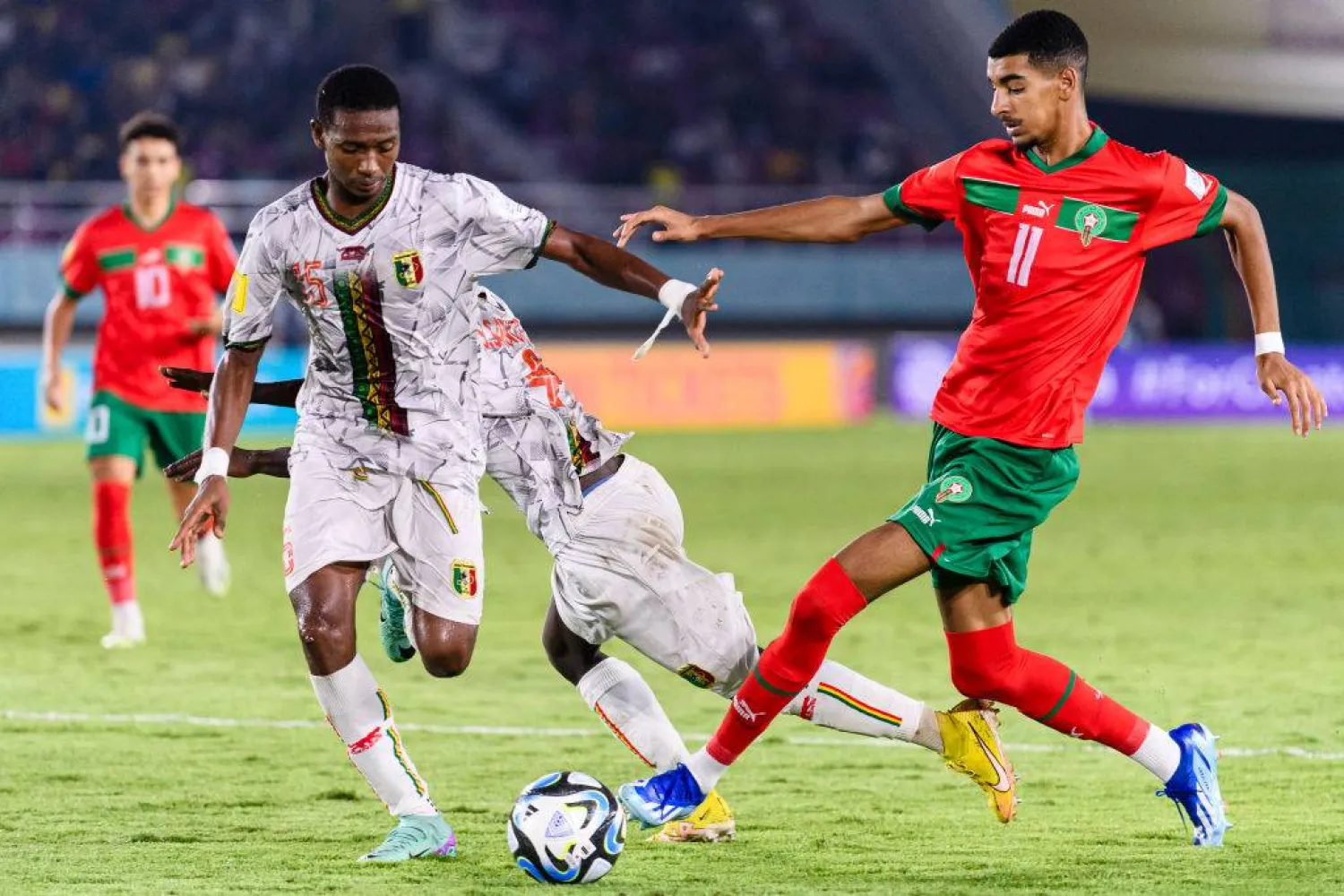 زكريا وزان لاعب منتخب المغرب (وسائل إعلام عالمية)