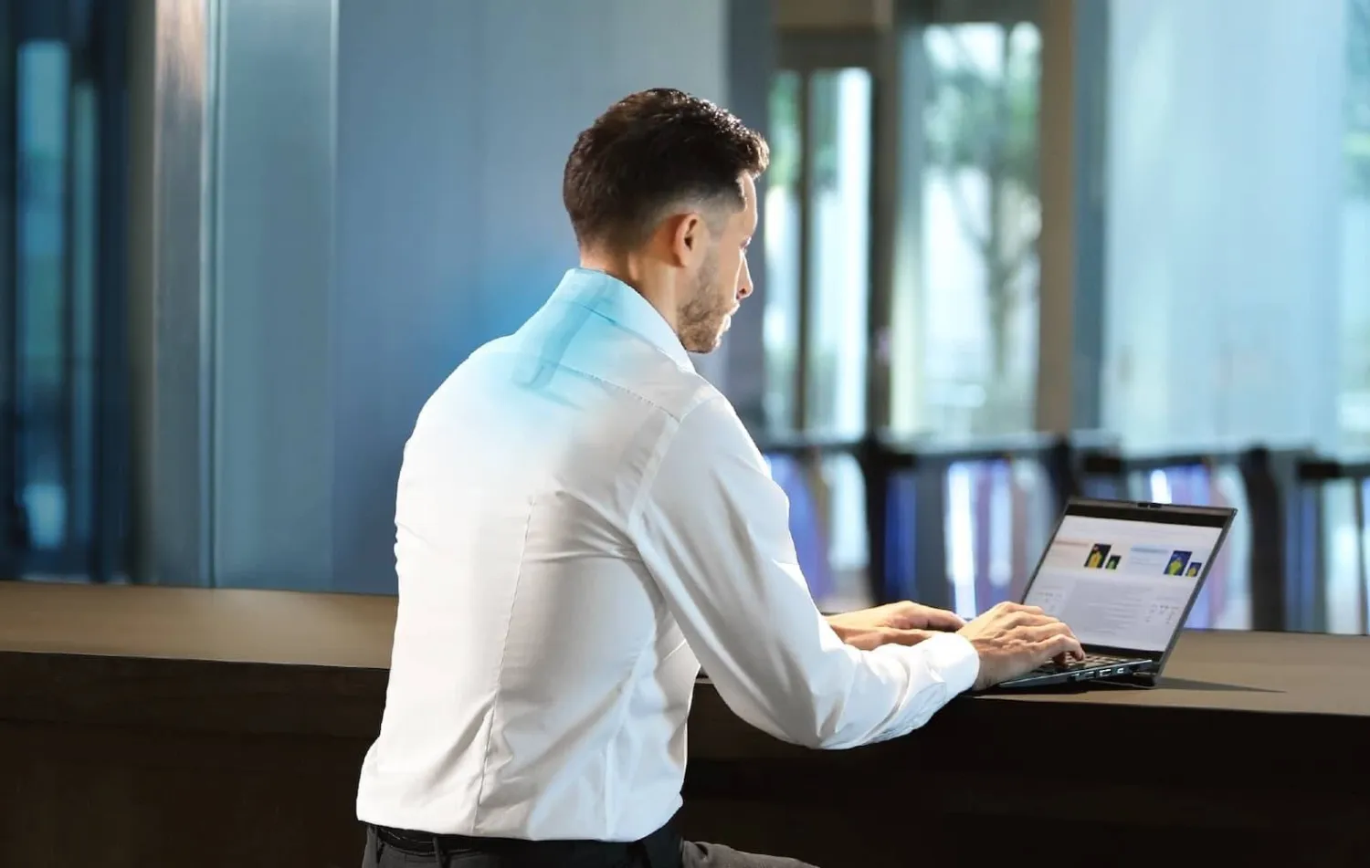 يمكن استخدام الجهاز في بيئة العمل من دون ظهوره أمام الآخرين