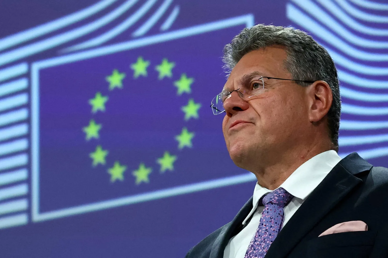 ماروس سيفكوفيتش خلال مؤتمر صحافي بشأن «اتفاقية التجارة» بين «الاتحاد الأوروبي» وأميركا في بروكسل يوم 28 يوليو 2025 (رويترز)