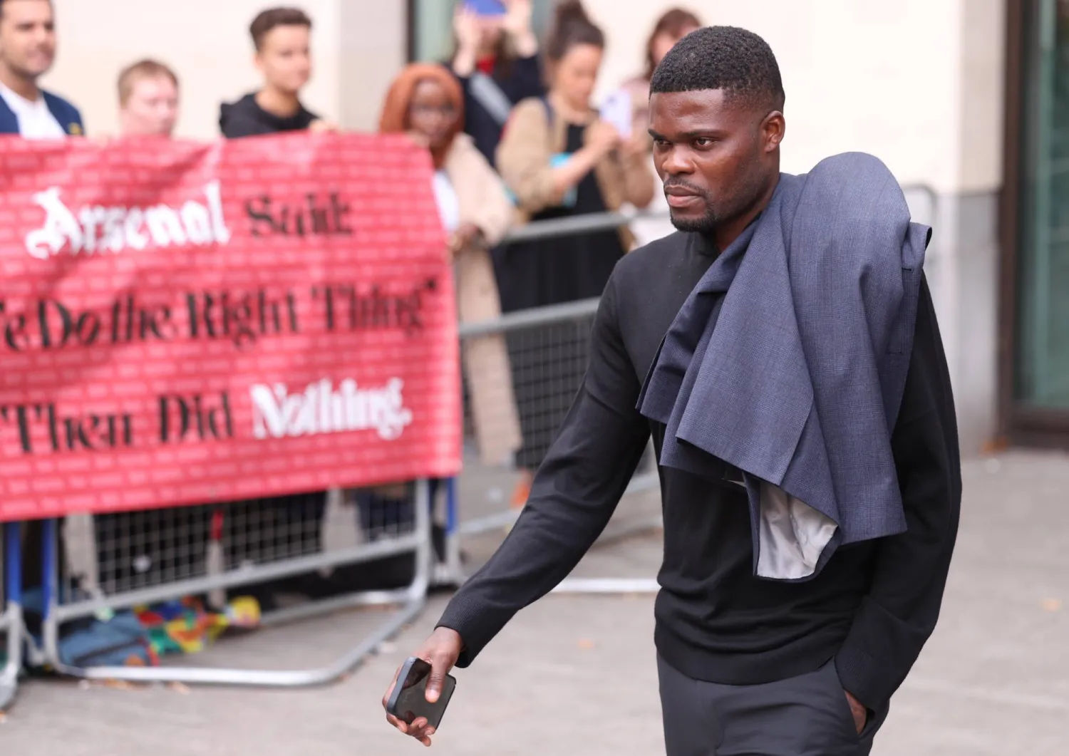 لحظة وصول توماس بارتي إلى المحكمة (إ.ب.أ)