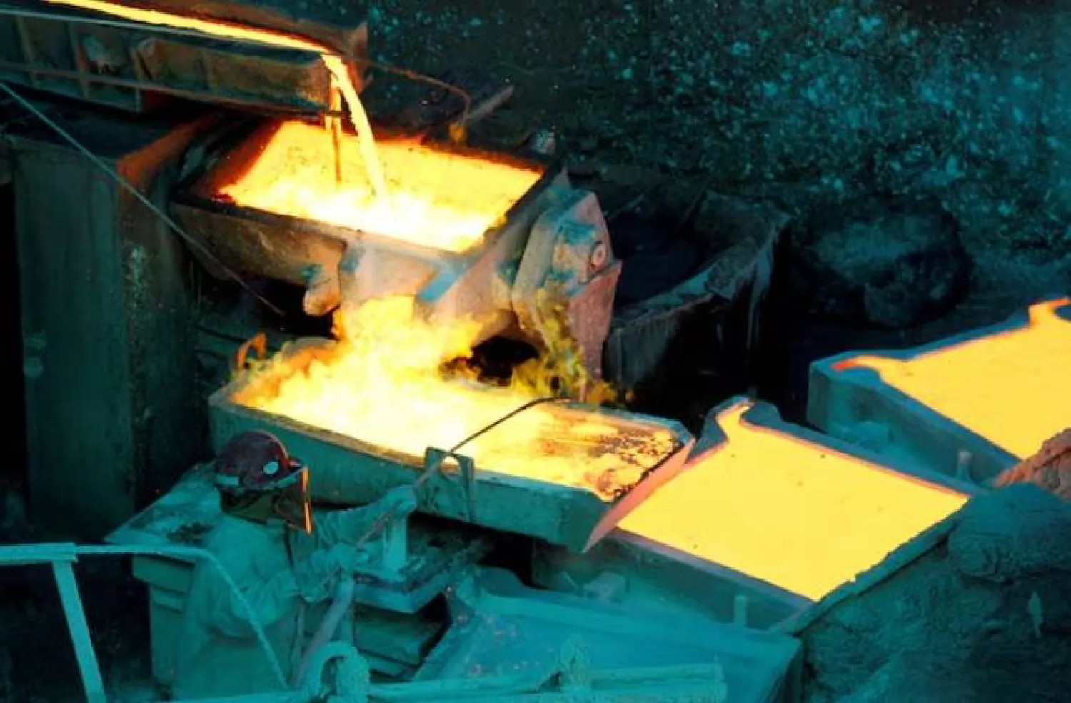 من داخل مصنع تكرير النحاس التابع لشركة «كوديلكو» في مدينة فينتاناس بتشيلي (رويترز)