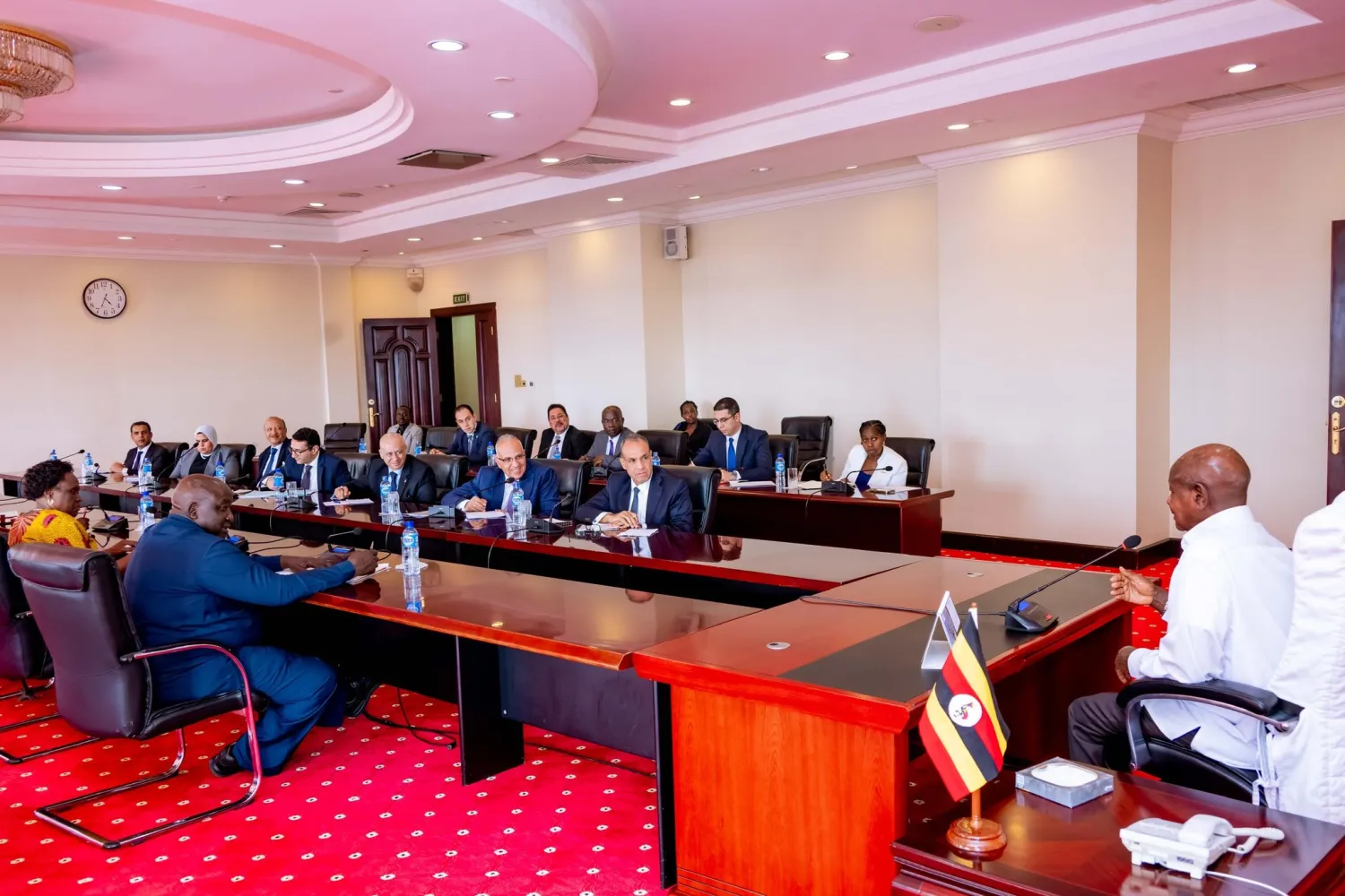 وزيرا الخارجية والري المصريان عقدا جلسة مباحثات حول مياه نهر النيل مع الرئيس الأوغندي بتوجيهات من الرئيس المصري (الخارجية المصرية)