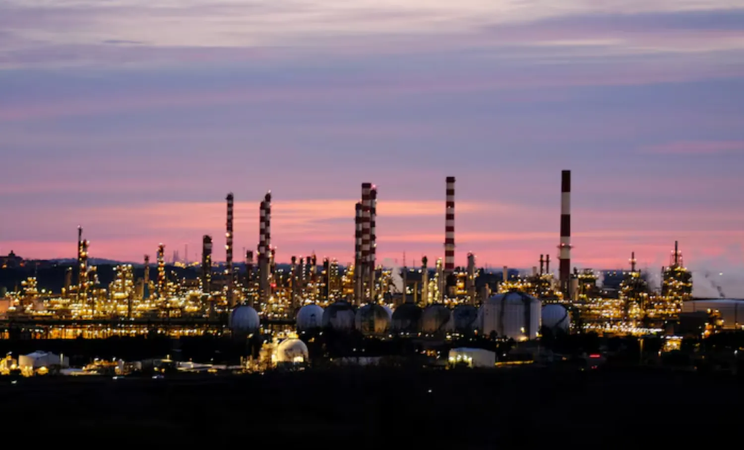 Repsol oil refinery complex is seen during the sunset near Tarragona, Spain February 13, 2025. REUTERS/Nacho Doce/File Photo 