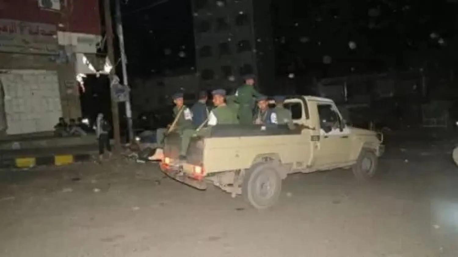 اتهامات لقوة عسكرية رسمية بالهجوم على مجمع قضائي واختطاف قائد حراسته (إعلام محلي)