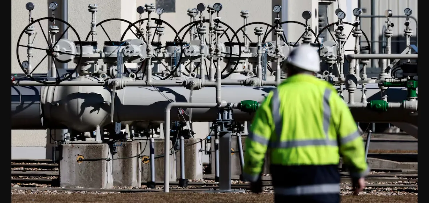 لقطة تُظهر الأنابيب الموجودة بمرافق ترتبط بخط أنابيب الغاز «نورد ستريم 1» في لوبمين بألمانيا (رويترز)