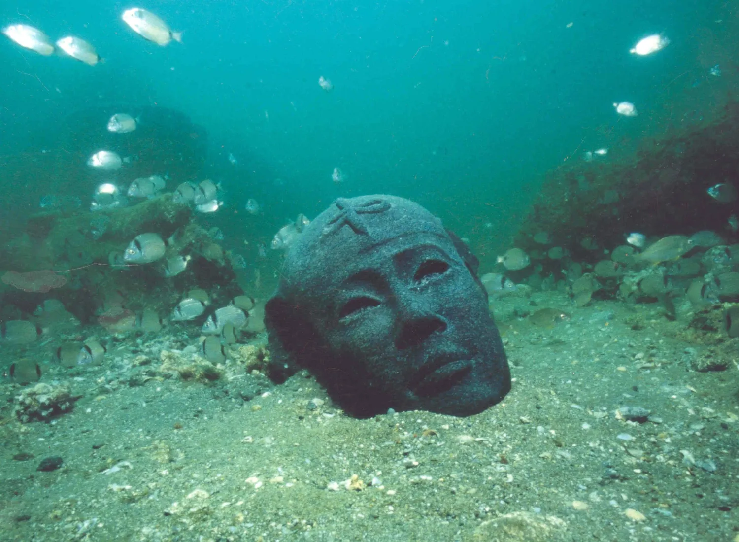 جزء من التراث المصري المغمور بالمياه في الإسكندرية (وزارة السياحة والآثار)