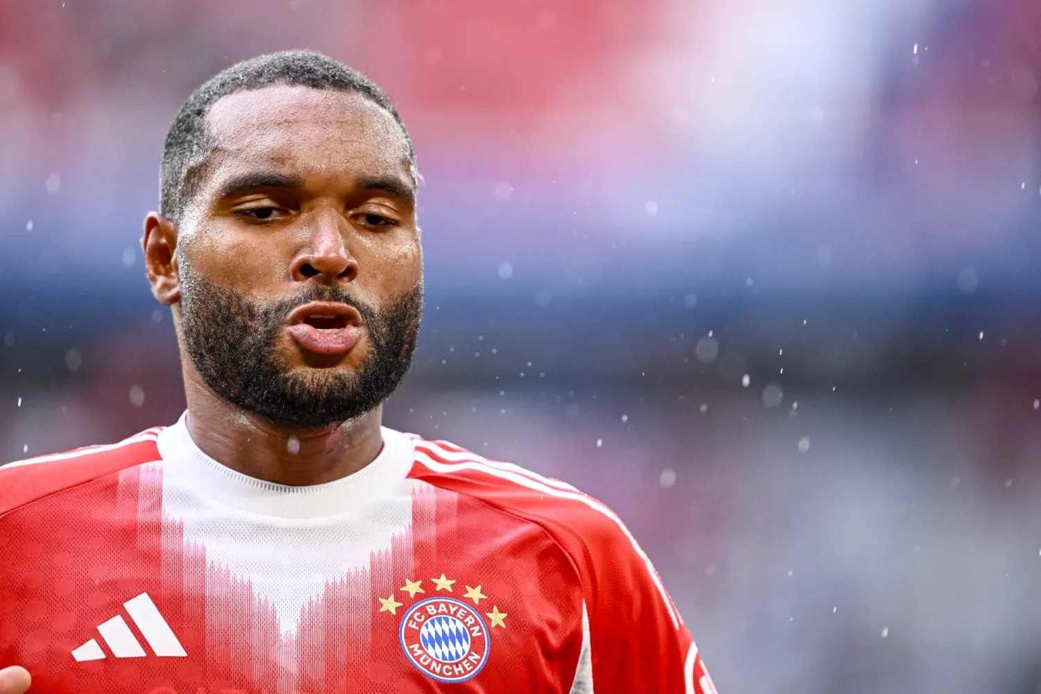 المدافع الدولي جوناثان تاه المنضم حديثاً لنادي بايرن ميونيخ (د.ب.أ)