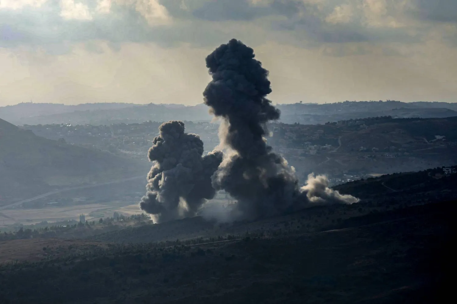 تصاعد الدخان بعد غارة جوية إسرائيلية على جنوب لبنان يوم 31 يوليو 2025 (أ.ف.ب)