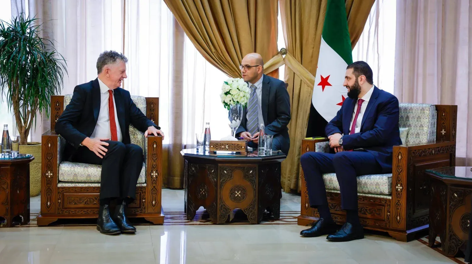 Cumhurbaşkanı Şara, İngiltere Ulusal Güvenlik Danışmanı Jonathan Powell'ı kabul etti (Suriye Dışişleri Bakanlığı)