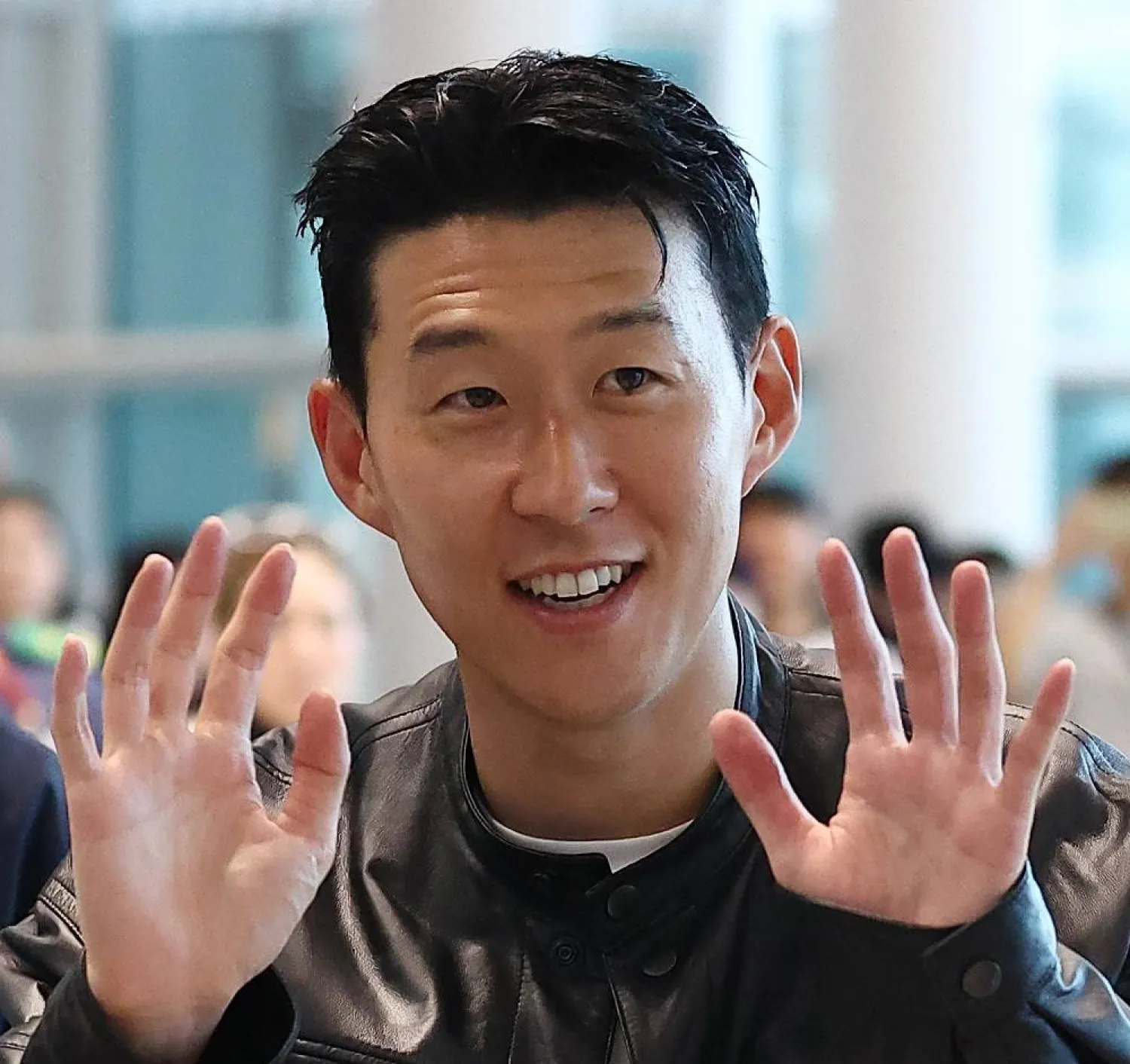 South Korean football star Son Heung-min waves before his departure for Los Angeles, reportedly to finalize his transfer from Tottenham Hotspur to Los Angeles FC (LAFC) of Major League Soccer, at Incheon airport, west of Seoul, South Korea, 06 August 2025. (EPA/Yonhap) 
