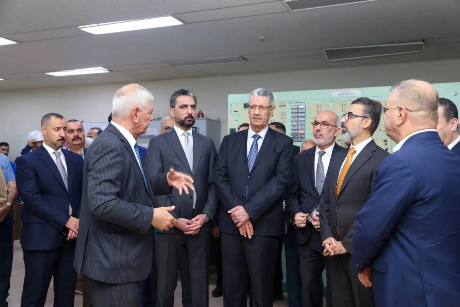 وزير النفط العراقي خلال تفقده بعض المشاريع في كركوك (إكس)