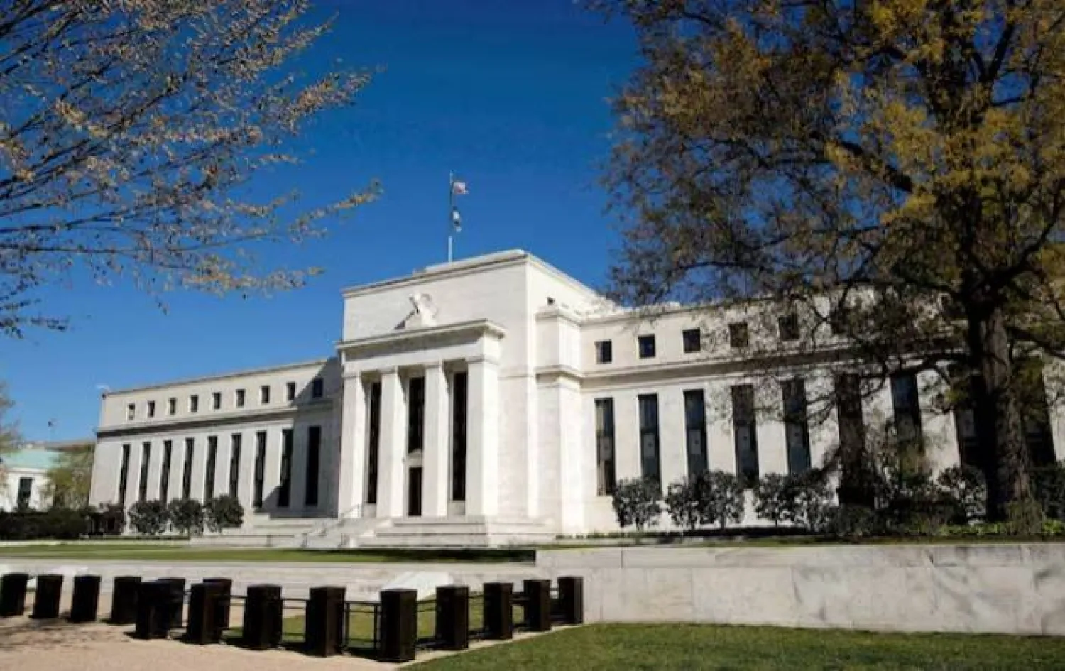 مبنى البنك الاحتياطي الفيدرالي في واشنطن (رويترز)