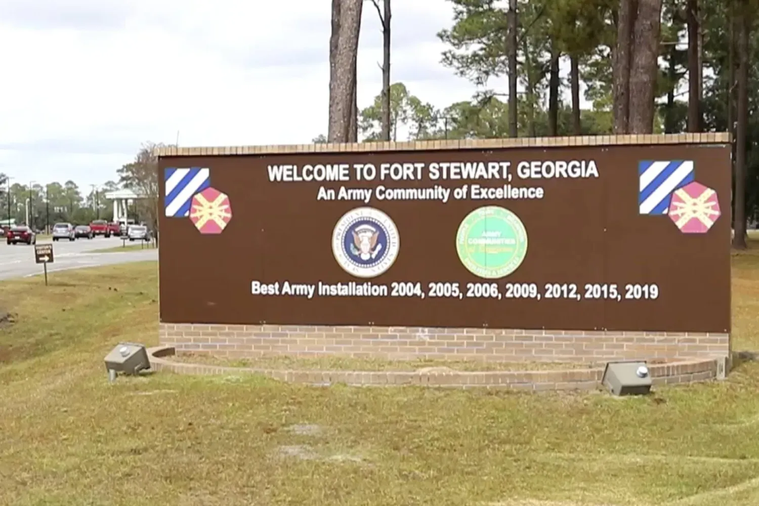 Georgia'daki Fort Stewart Hava Kuvvetleri Üssü'nün ana girişi (AP)