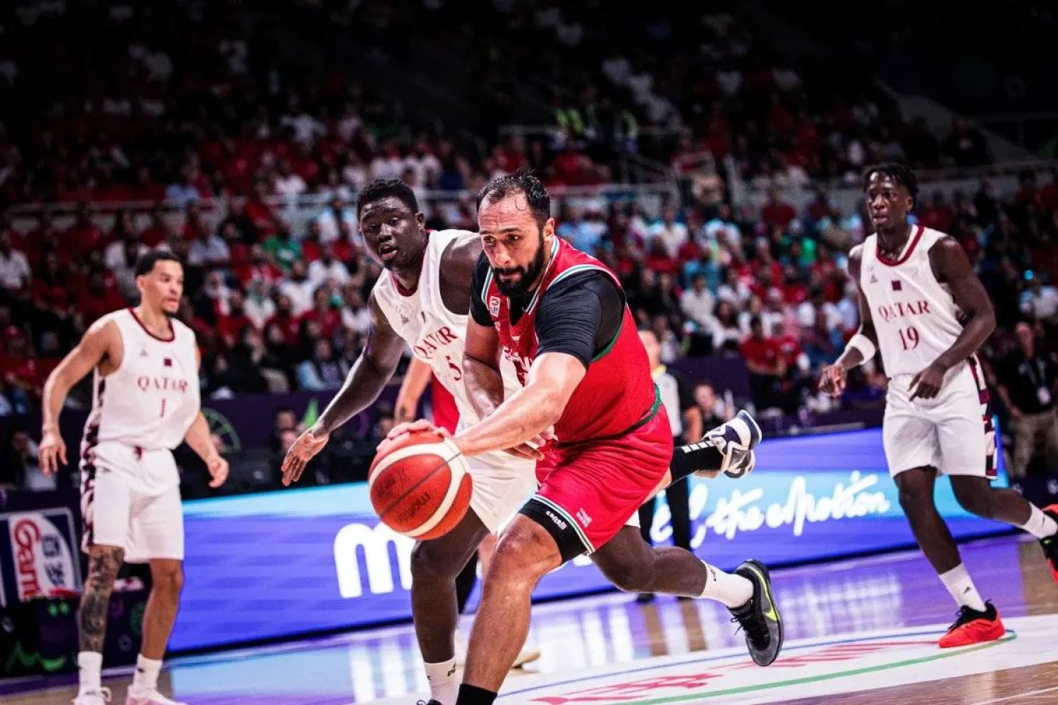 من المواجهة التي جمعت قطر ولبنان في كأس آسيا للسلة (قنوات بي إن)