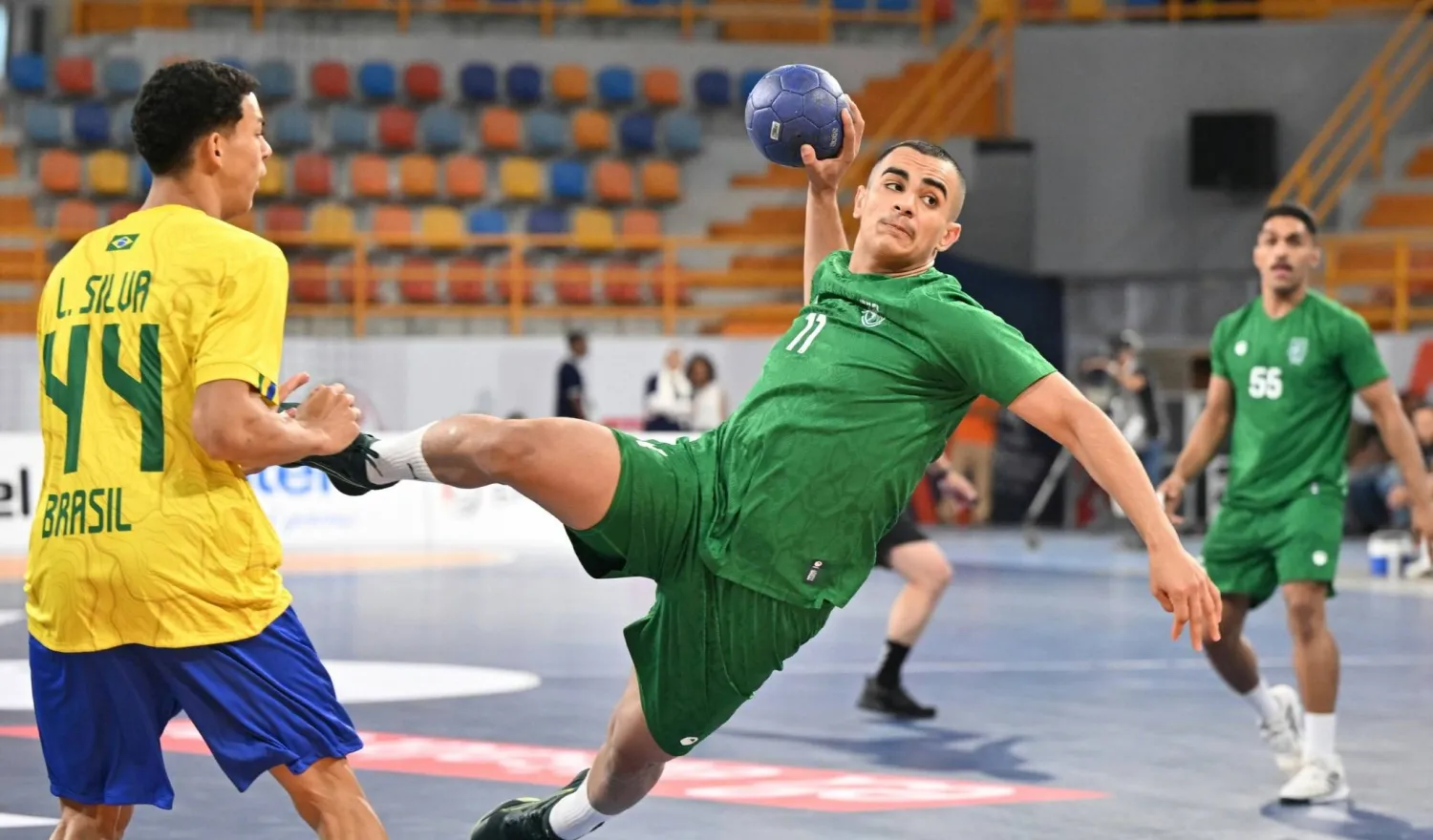 من المواجهة التي جمعت منتخب الناشئين بنظيره البرازيلي (اتحاد اليد)