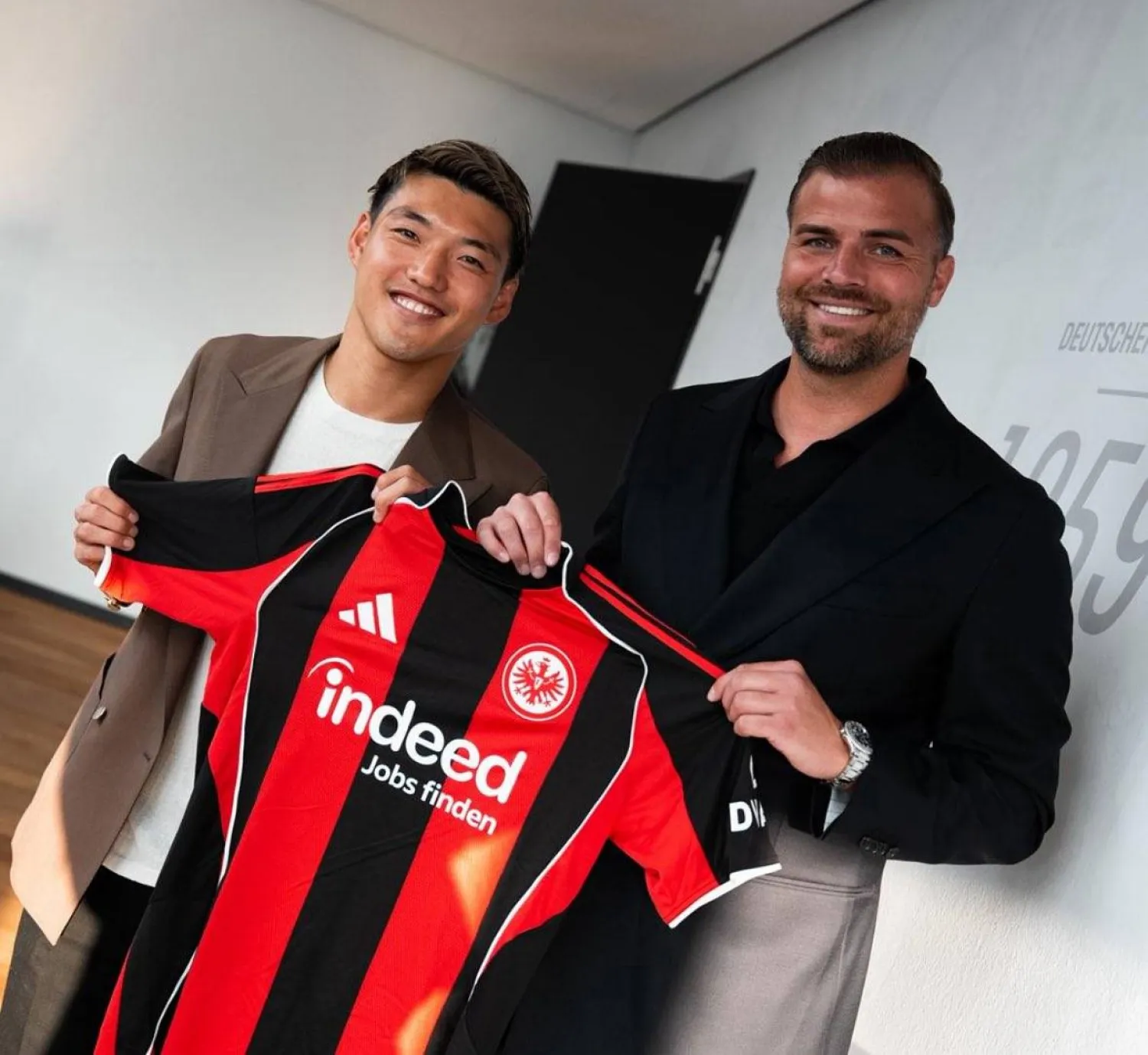 جانب من تعاقد نادي أينتراخت فرانكفورت مع الجناح الياباني ريتسو دوان (نادي أينتراخت فرانكفورت)