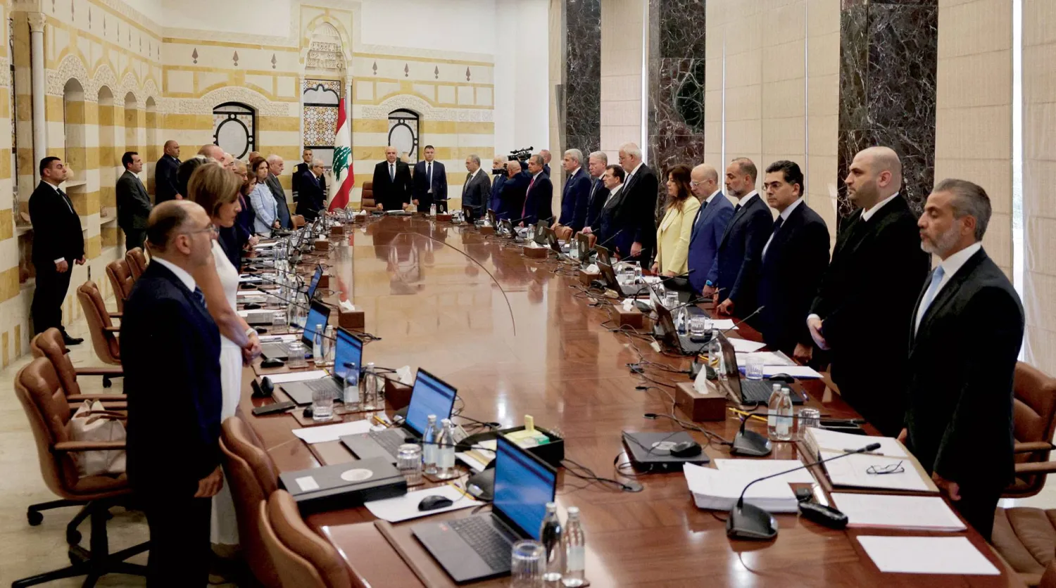 الحكومة اللبنانية خلال اجتماعها الثلاثاء (رويترز)