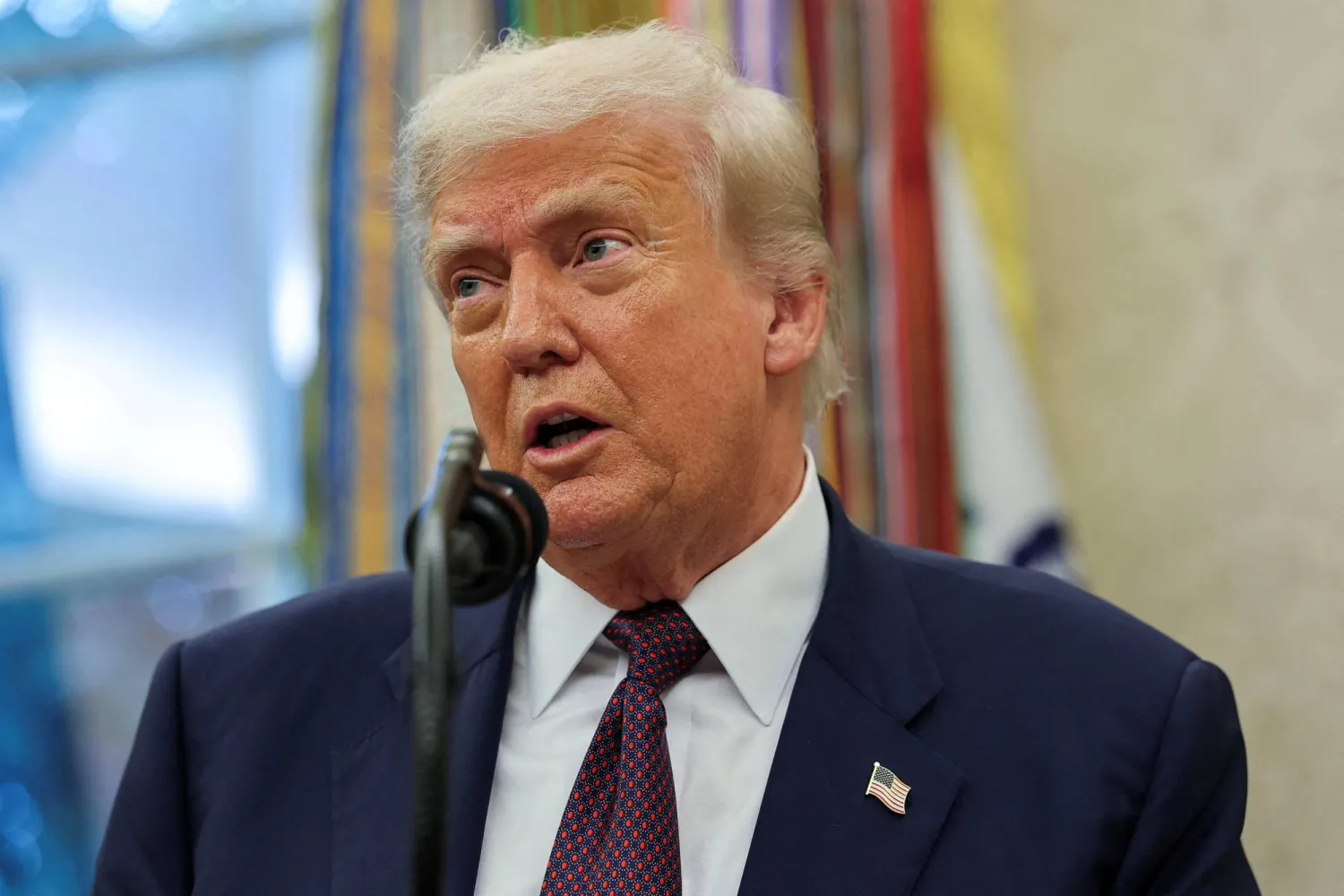 ترمب متحدثاً في البيت الأبيض يوم 6 أغسطس (رويترز)