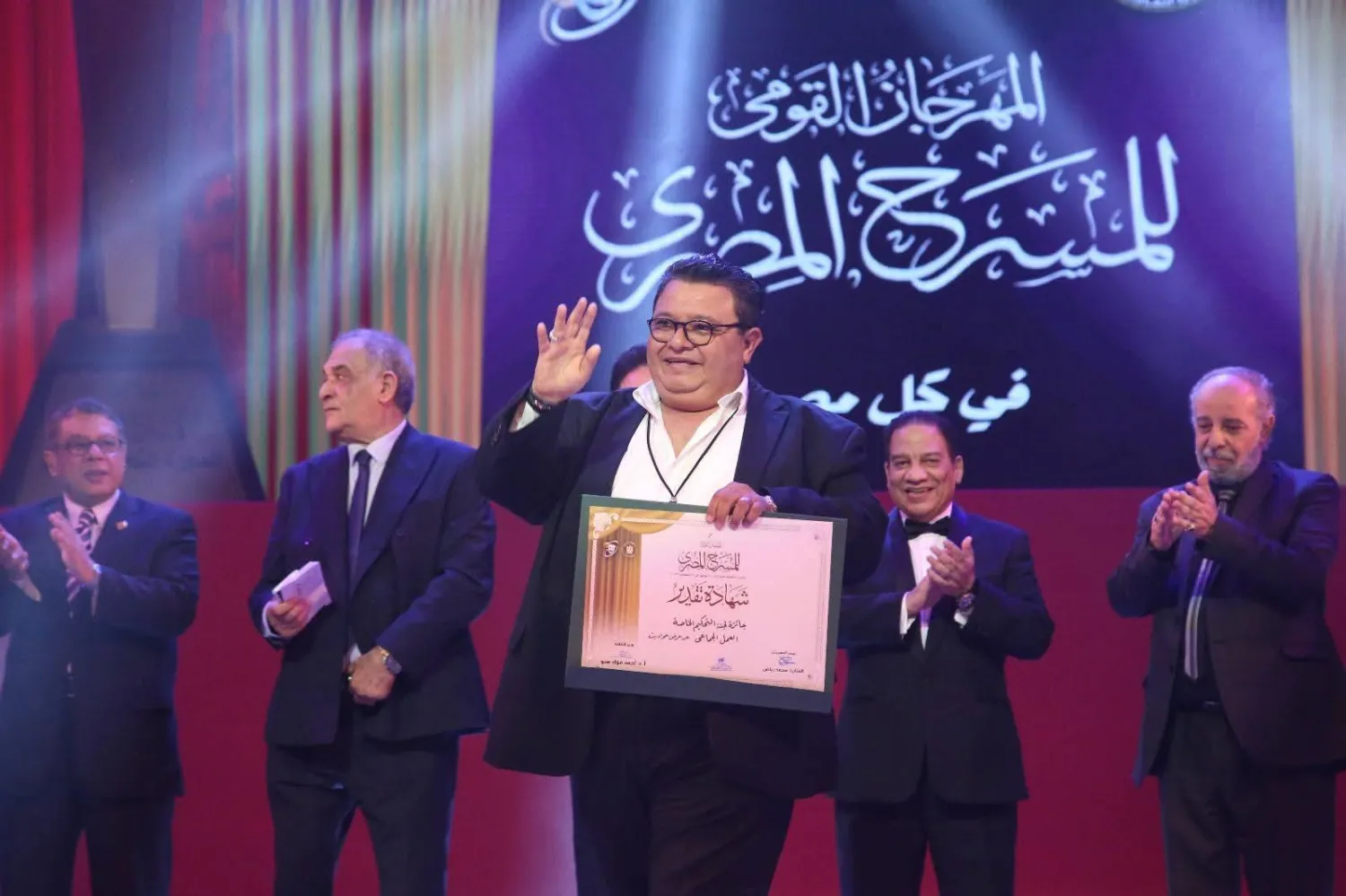 المخرج خالد جلال خلال تكريمه (إدارة المهرجان)