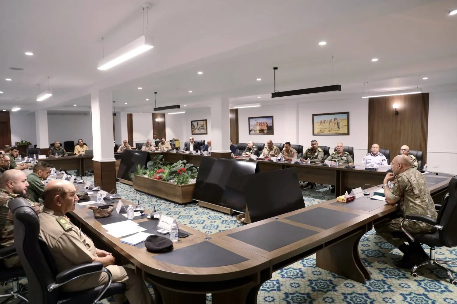 الحداد مجتمعاً بممثلين عن قوة فضّ الاشتباك ومندوبين عن جهاز المخابرات العامة وجهاز الأمن الداخلي (رئاسة الأركان بغرب ليبيا)