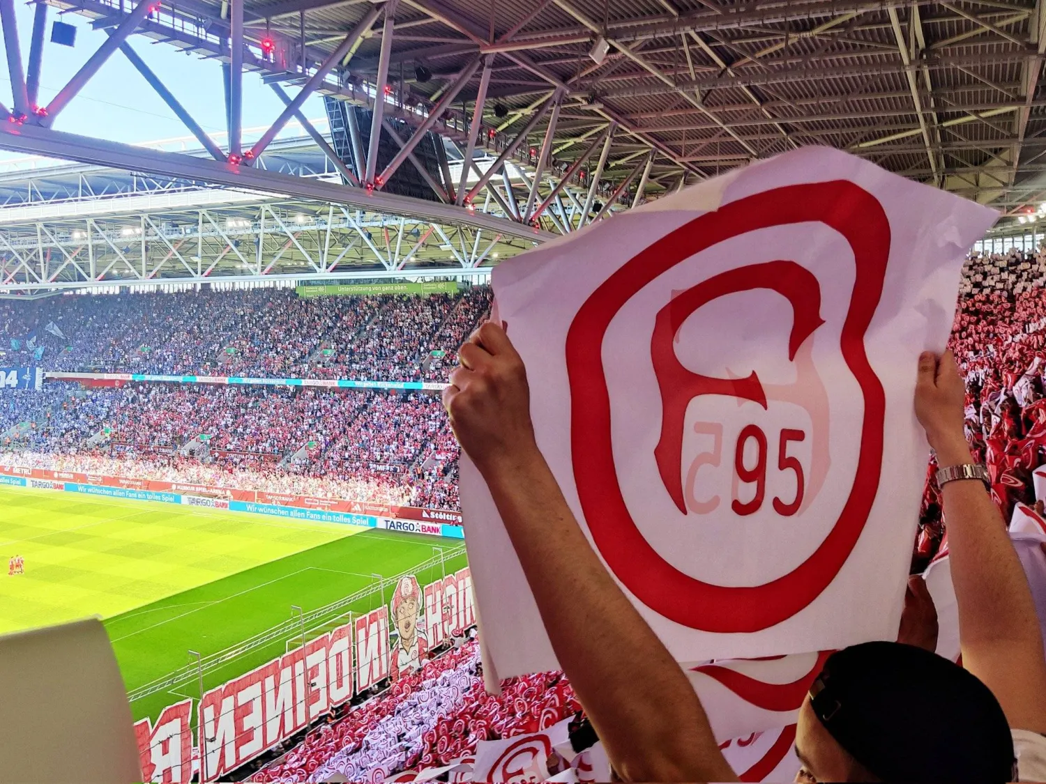 جماهير النادي الألماني احتجت على الصفقة (الشرق الأوسط)