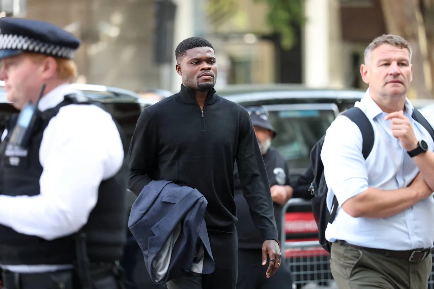 بارتي في طريقه إلى قاعة المحكمة (رويترز)