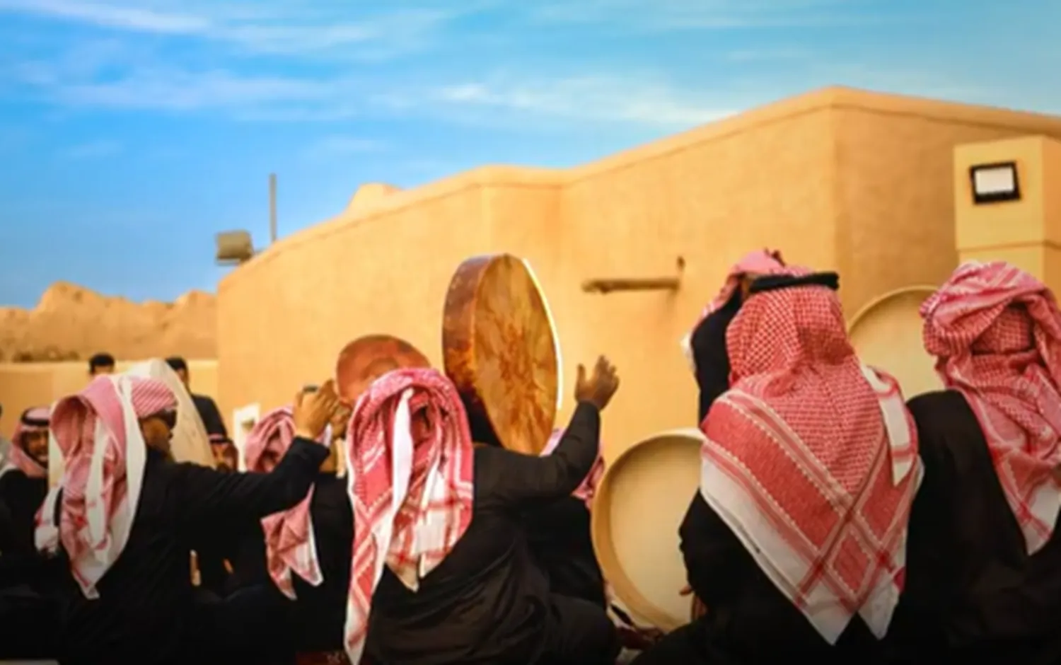 يعدّ الطار عنصراً ثقافياً في الهوية الموسيقية الوطنية (هيئة الموسيقى)