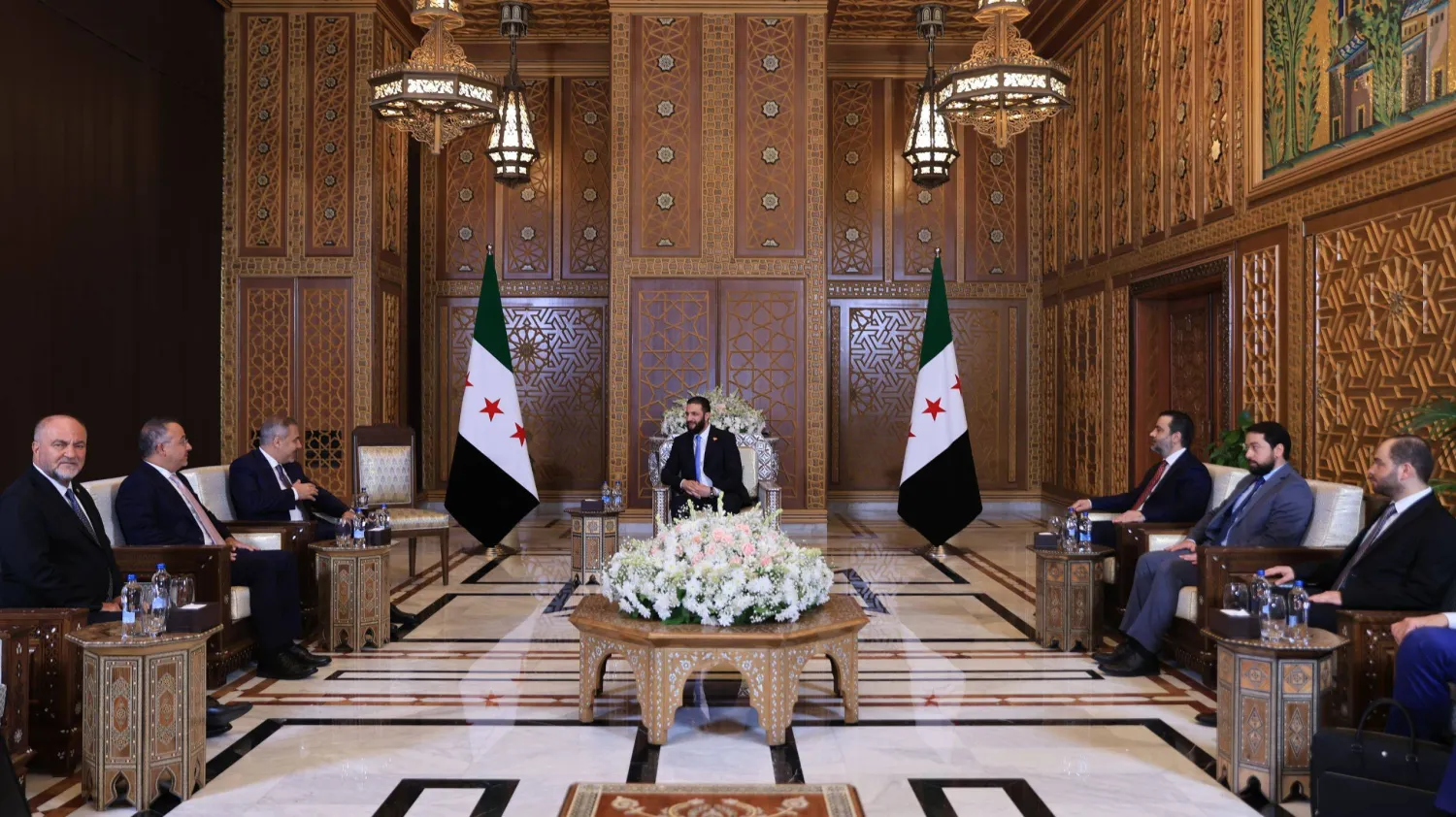 استقبال الرئيس السوري أحمد الشرع وزير الخارجية التركي هاكان فيدان والوفد المرافق له في دمشق الخميس (الرئاسة السورية)