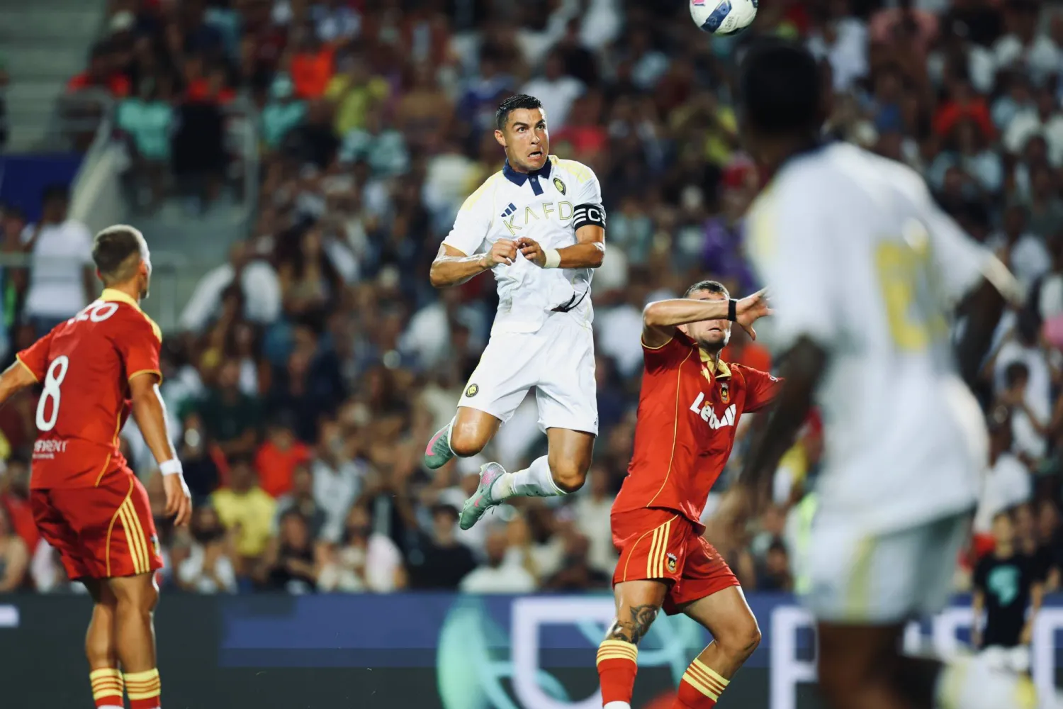 رونالدو خلال ودية النصر وأيو في البرتغالي (نادي النصر)٠