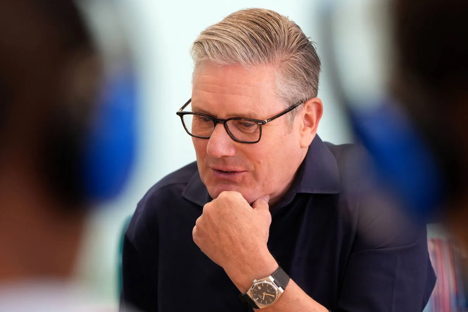 Britain's Prime Minister Keir Starmer talks to children and staff during a music lesson at a Library in Milton Keynes, central England on August 06, 2025. (Photo by Christopher Furlong / POOL / AFP)