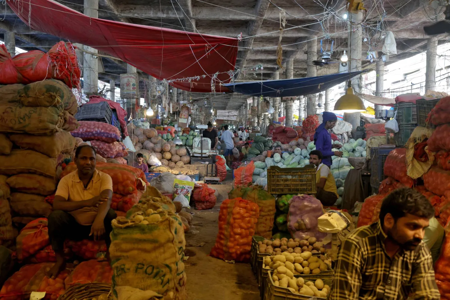 Vendors selling vegetables wait for customers in a wholesale market in the old quarters of Delhi, India, August 7, 2025. REUTERS/Bhawika Chhabra