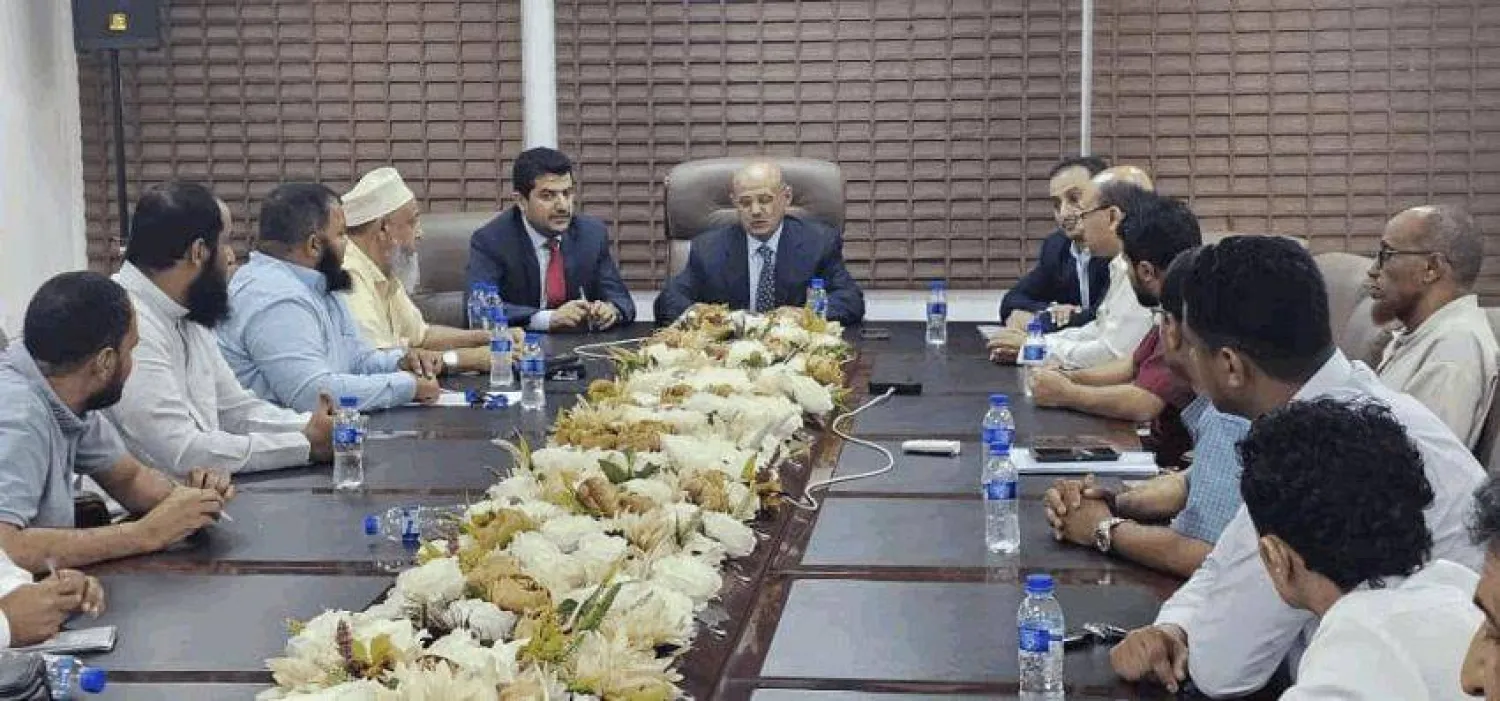 محافظ البنك المركزي اليمني مجتمعاً في عدن مع جمعية الصرافين (سبأ)