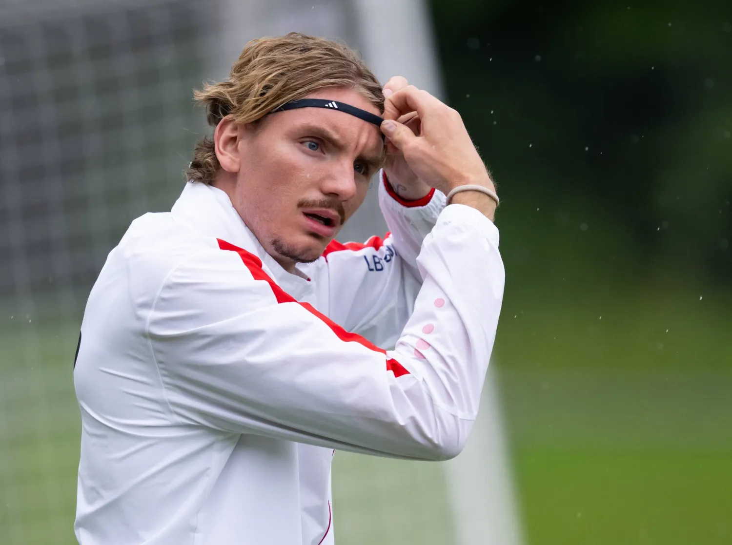 نيك فولتمايد مهاجم فريق شتوتغارت (د.ب.أ)