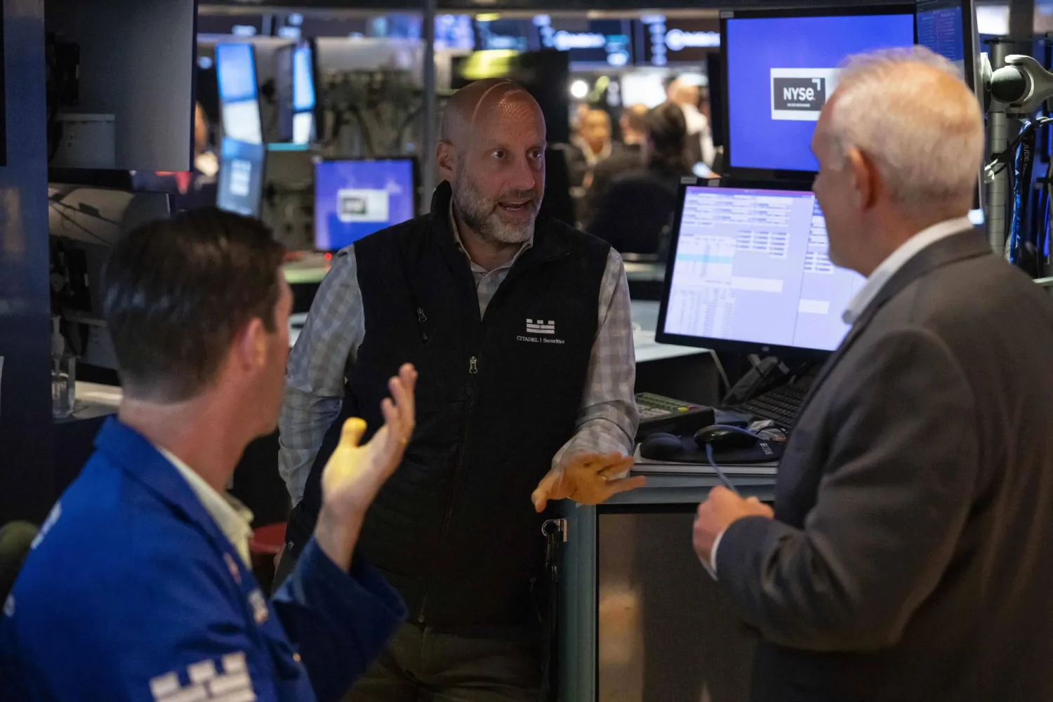 متداولون يعملون في بورصة نيويورك (أ.ب)