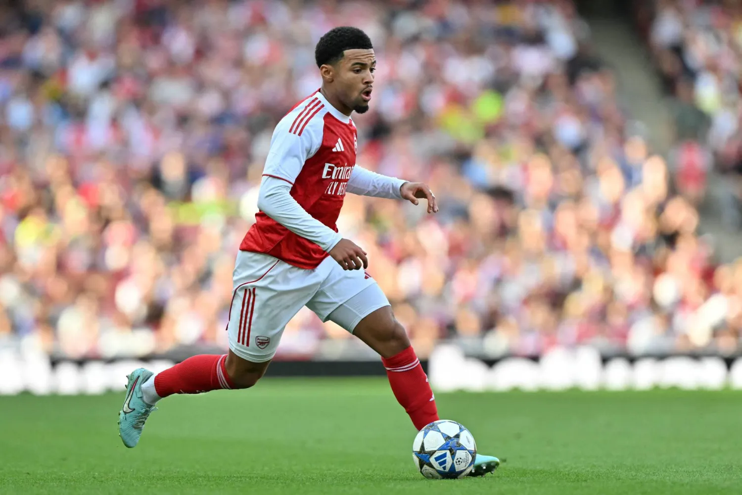 نجم آرسنال الشاب إيثان نوانيري (أ.ف.ب)