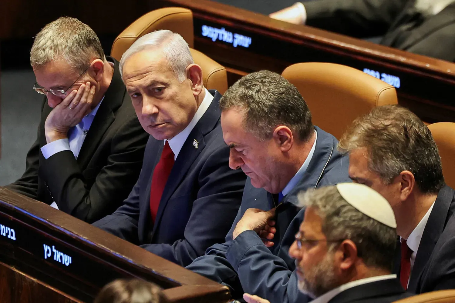İsrail Başbakanı Binyamin Netanyahu, Knesset oturumunda bir tartışmaya katılıyor (Reuters)