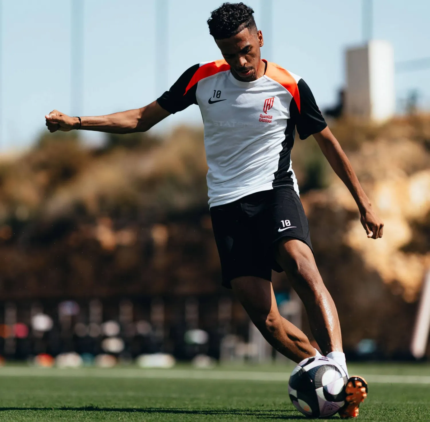 الجوير خلال تدريبات القادسية الأخيرة (موقع النادي)