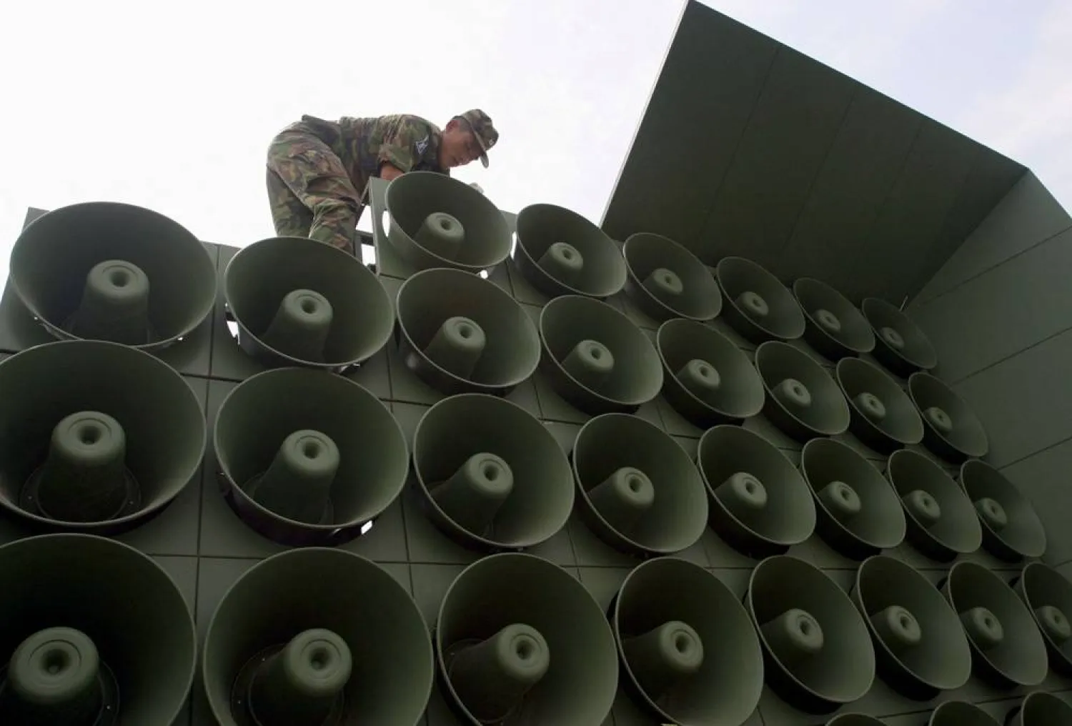 A South Korean soldier works to remove loudspeakers set up for propaganda purposes near the demilitarized zone in Paju, about 55km (34 miles) north of Seoul June 16, 2004. (Reuters)