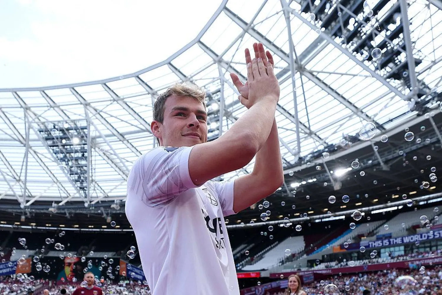 وست هام يونايتد يقدم رسمياً حارسه الدنماركي الجديد هيرمانسن (نادي وست هام)