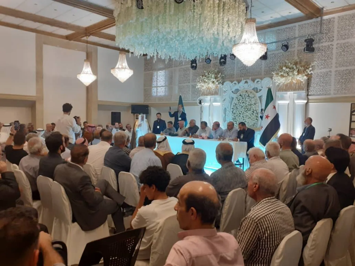 جانب من الملتقى التأسيسي لأبناء منطقة الزوية النازحين من الجولان (الشرق الأوسط)