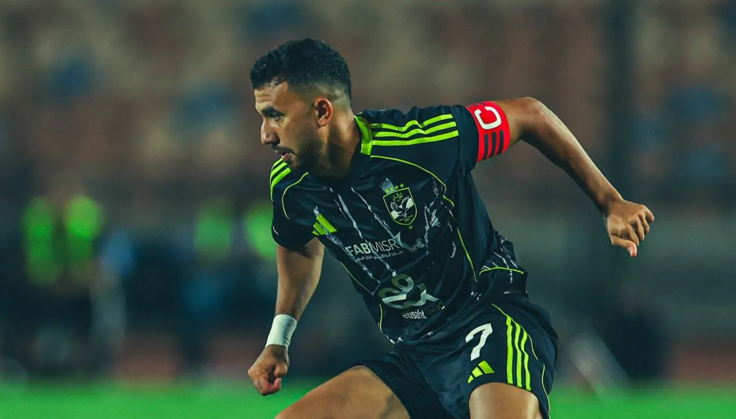  تريزيغيه قائد الأهلي خلال المواجهة (النادي الأهلي)