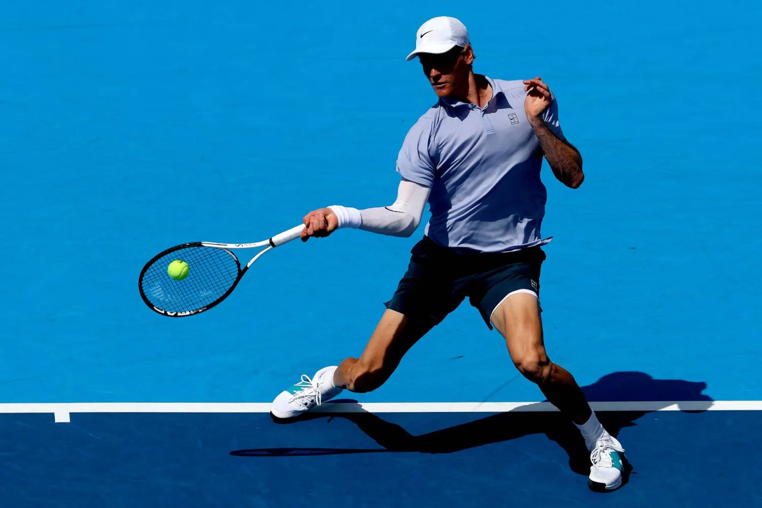 سينر خلال المواجهة (أ.ف.ب)