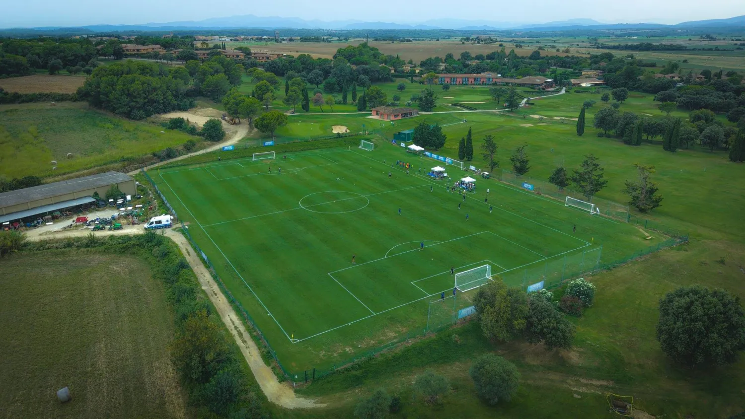 من تدريبات الفتح في معسكره الأوروبي (موقع النادي)